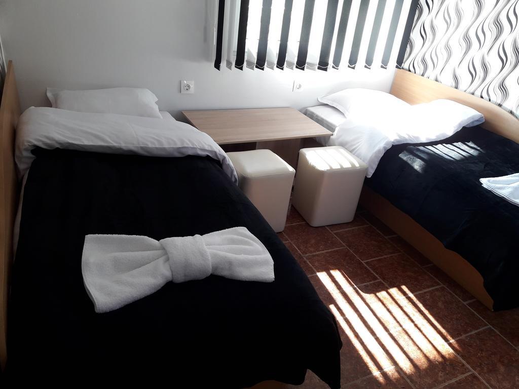 Guest House Tedi Saparewa Banja Exterior foto