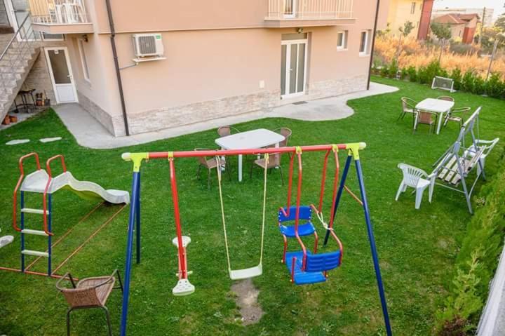 Guest House Tedi Saparewa Banja Exterior foto